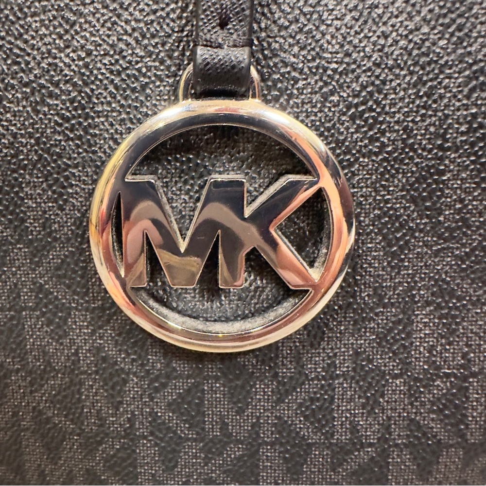 Michael Kors  Jet Set Signature Logo Shoulder Bag Like New - Picture 12 of 14